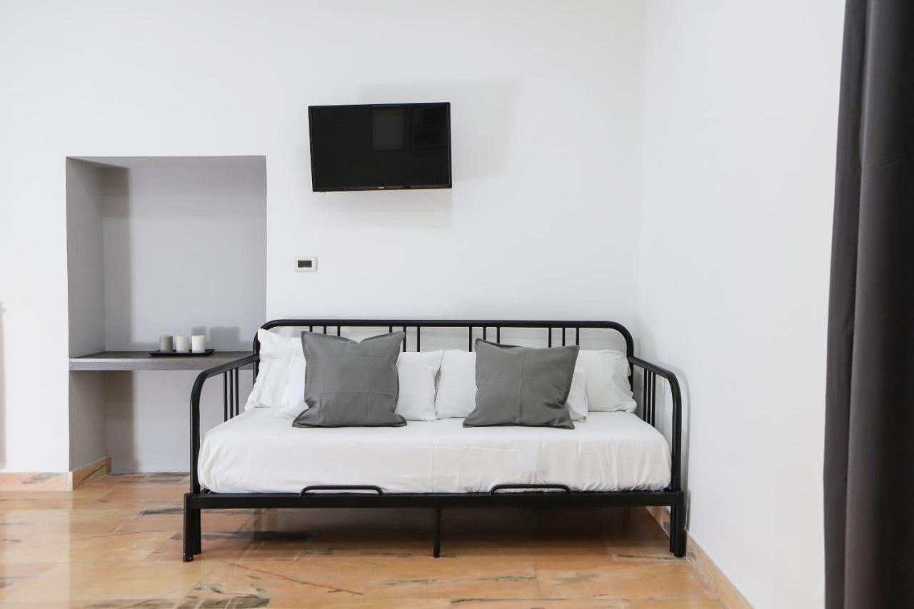 Modern Apartment At Piazza Del Gesu' By Wonderful Italy Nápoly Kültér fotó